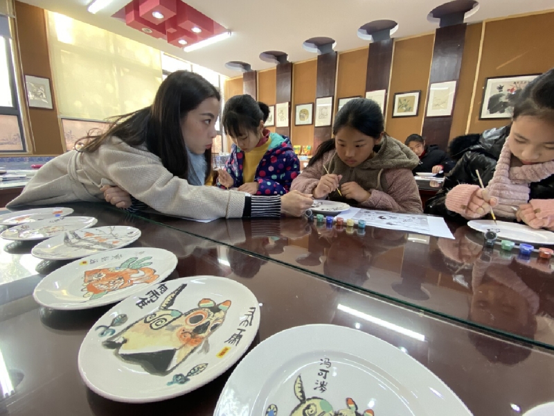 工作站资讯列表 文章详情在宁波市海曙区石碶街道冯家小学的画室里,十