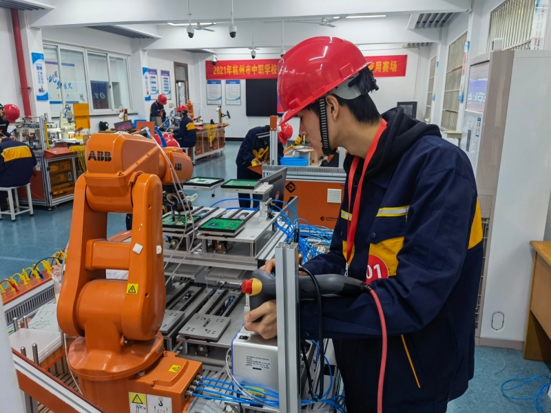 传承匠心 砥砺前行 ——2021年杭州市师生职业能力大赛电子电工类专业