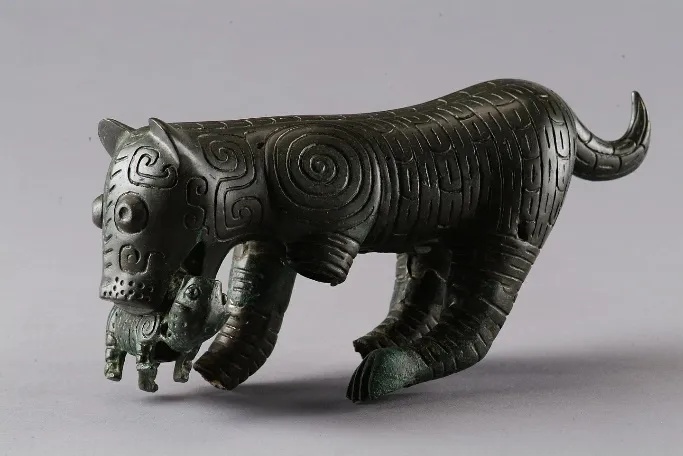 西周青铜母子虎