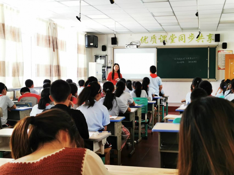 良朋小学杨佩老师执教:四年级复习课.jpg